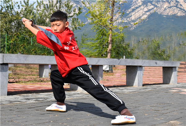 青少年為什么會出現(xiàn)早戀現(xiàn)象